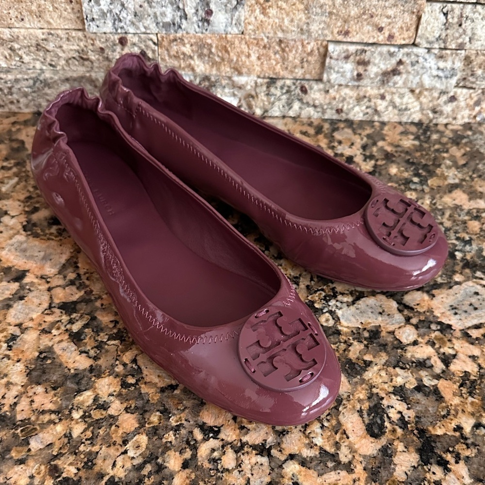 TORY BURCH Minnie Travel Ballet in Vintage eggplant,